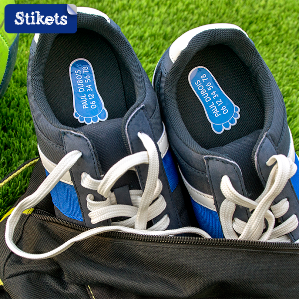 chaussure avec etiquette rouge